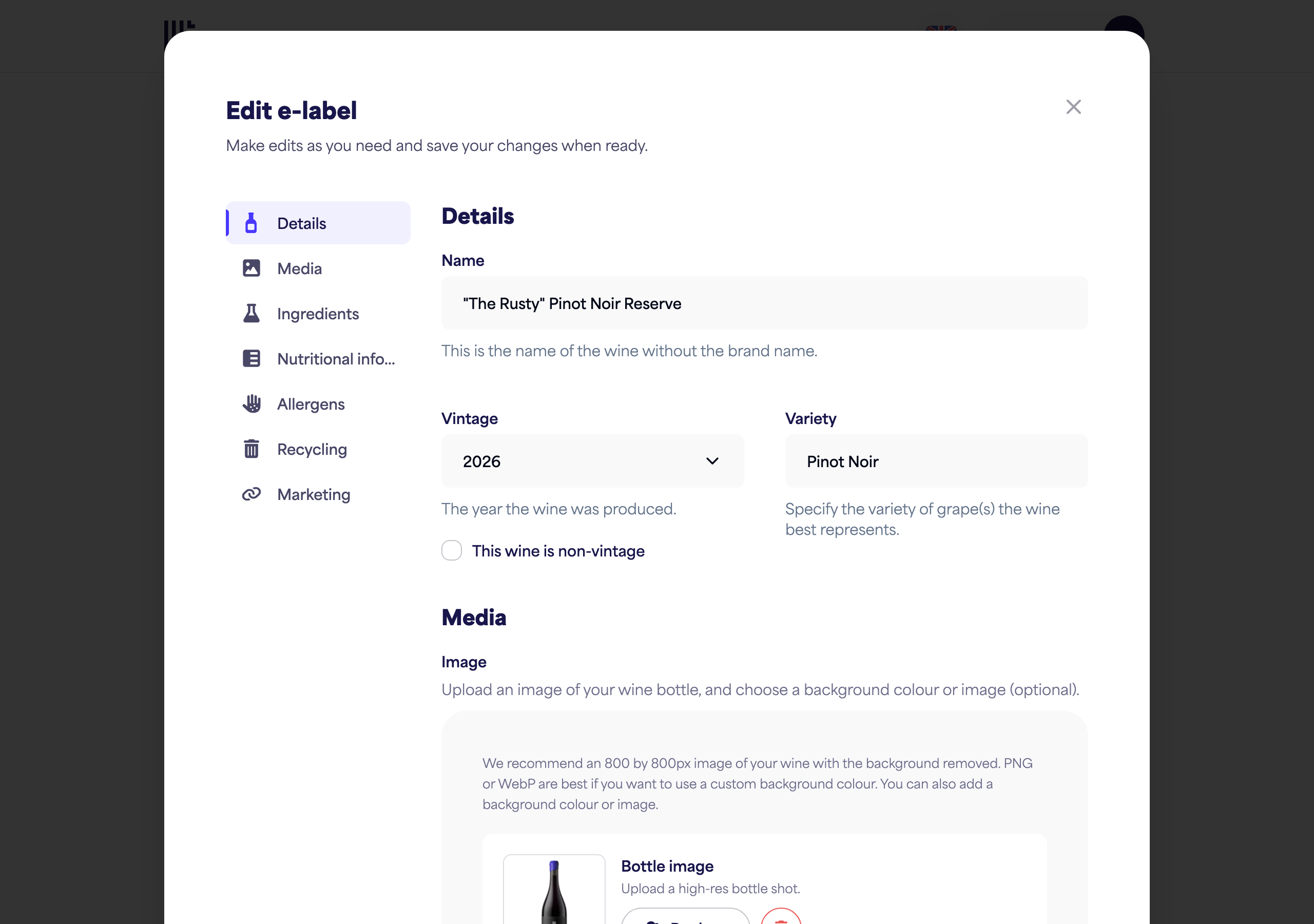 Het e-labelformulier toont de velden Naam, Vintage en Variëteit en de upload van de flesafbeelding
